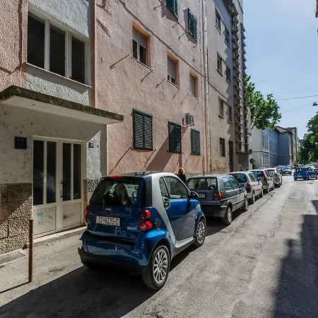 Nevenka Apartments 3*