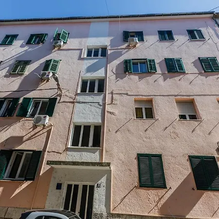 Отель Nevenka Apartments Сплит