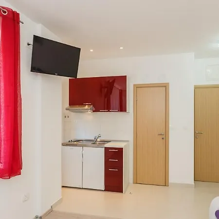 Nevenka Apartments Отель
